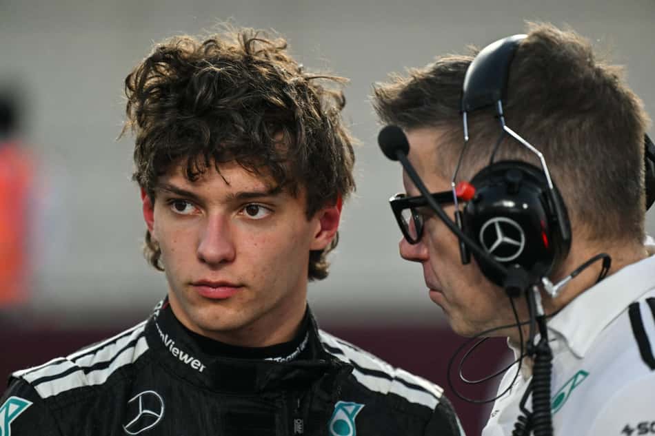 Kimi Antonelli durante o GP do Catar pela F1 2025 (Foto: Andrej ISAKOVIC / AFP)