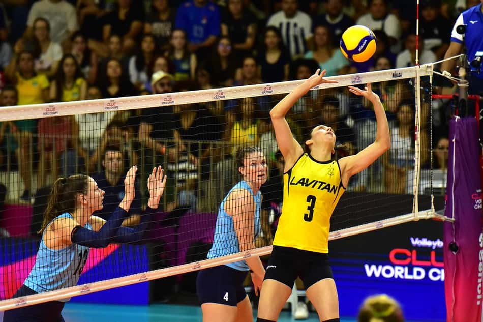 A levantadora Macris, da seleção brasileira, durante o Mundial de Clubes