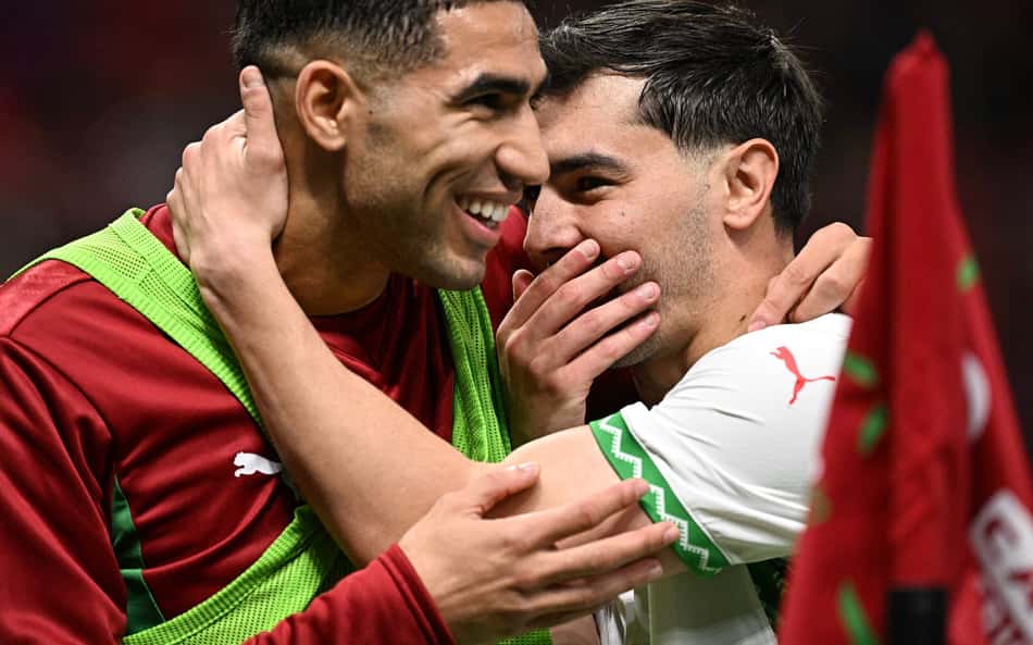Gol de bicicleta, time misto e chocolate: Marrocos vence Zâmbia por 3 a 0 pela CAN