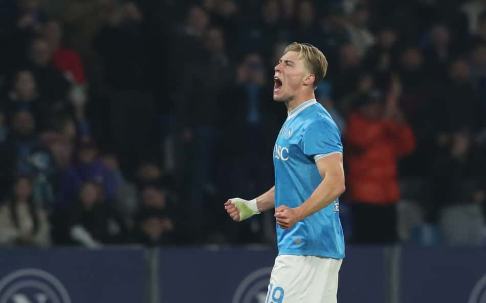 Rasmus Hojlund marcou um dos gols da vitória do Napoli sobre o Milan, na semifinal da Supercopa da Itália (Foto: CARLO HERMANN / AFP)