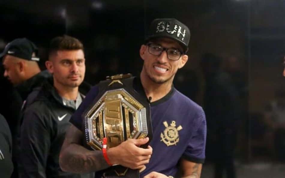 Ex-campeão do UFC, Charles é torcedor e embaixador do Corinthians (Foto: Reprodução Twitter)