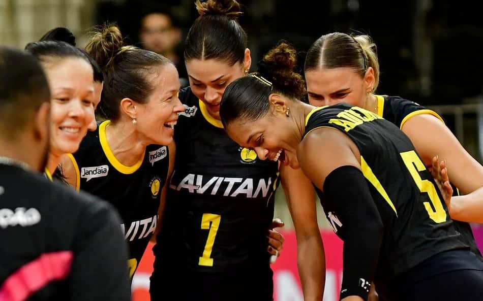 Praia Clube durante partida no Mundial de vôlei (Foto: Deco Pires)