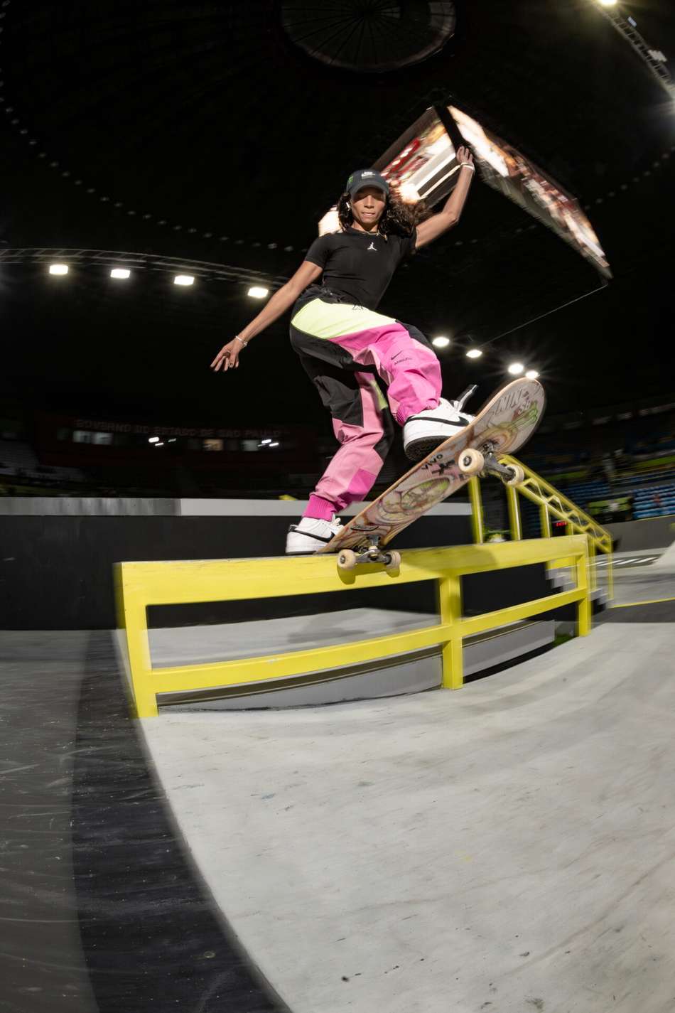 Rayssa leal durante treino na pista do Super Crown