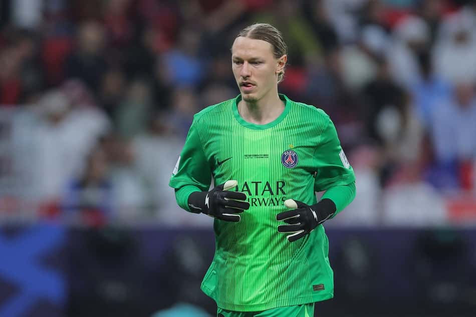 Matvey Safonov foi o herói do PSG contra o Flamengo na final da Copa Intercontinental (Foto: Karim JAAFAR / AFP)