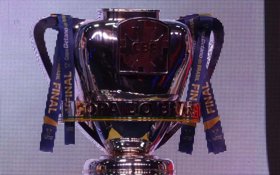 Taça da Copa do Brasil (Foto: Lucas Bayer/Lance!)