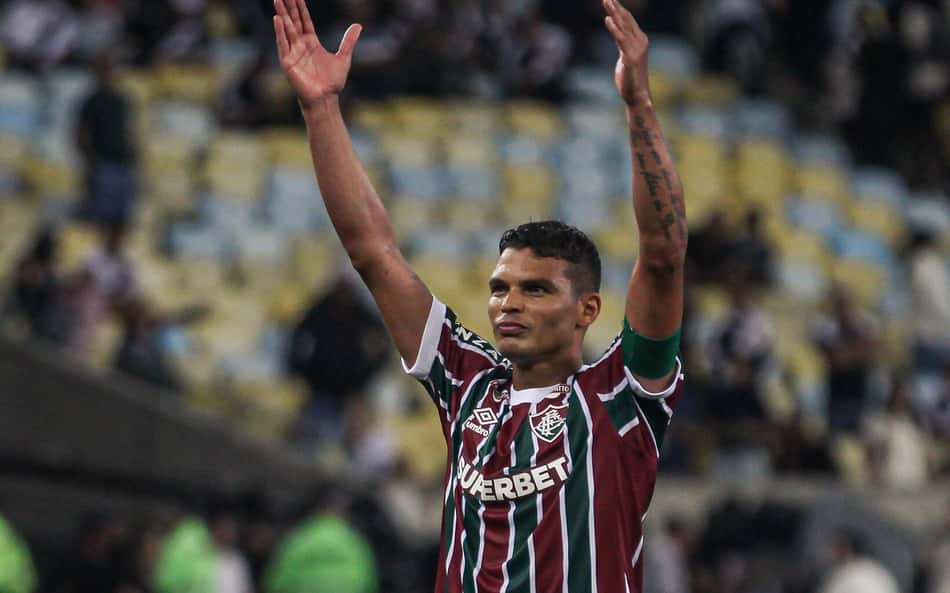 Thiago Silva comemora a vitória do Fluminense sobre o Vasco no Brasileirão