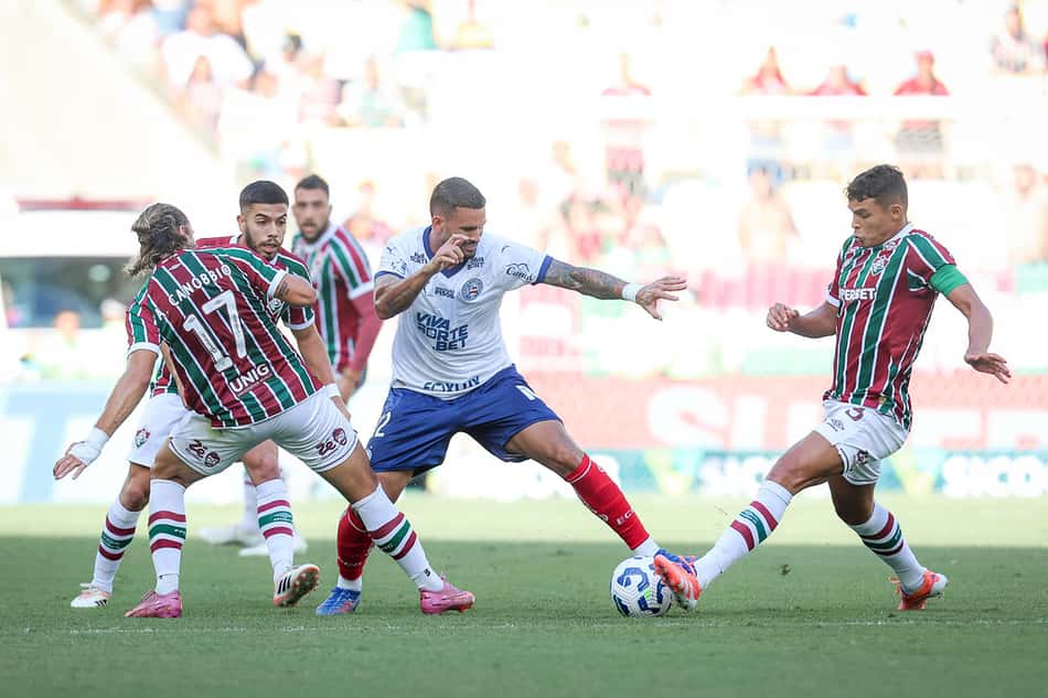 Thiago Silva e Canobbio disputam a bola em Fluminense x Bahia (Foto: Marcelo Gonçalves / FFC)