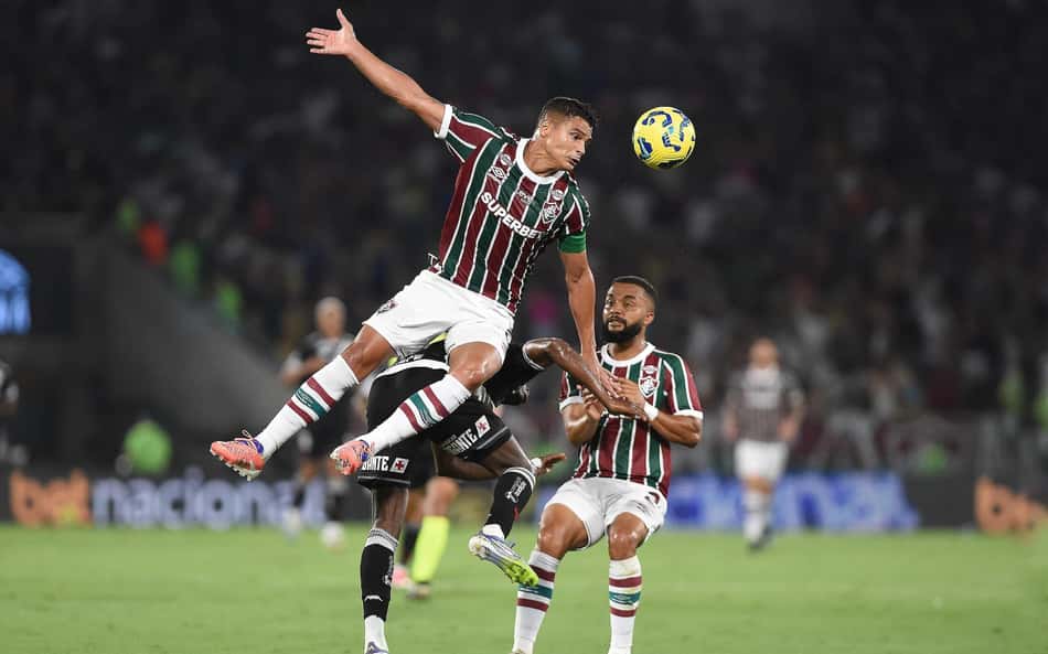 Thiago Silva em ação no jogo entre Fluminense e Vasco pela Copa do Brasil