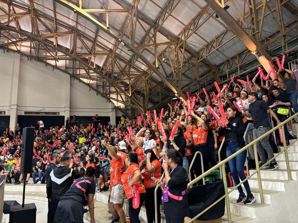 Torcida do Osasco no Mundial de Clubes (Foto: Beatriz Pinheiro/ Lance!)