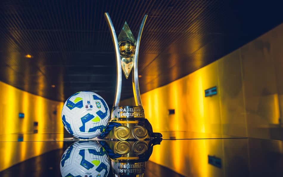 Troféu do Brasileirão Feminino 2025. (Foto: Fabio Souza / CBF)