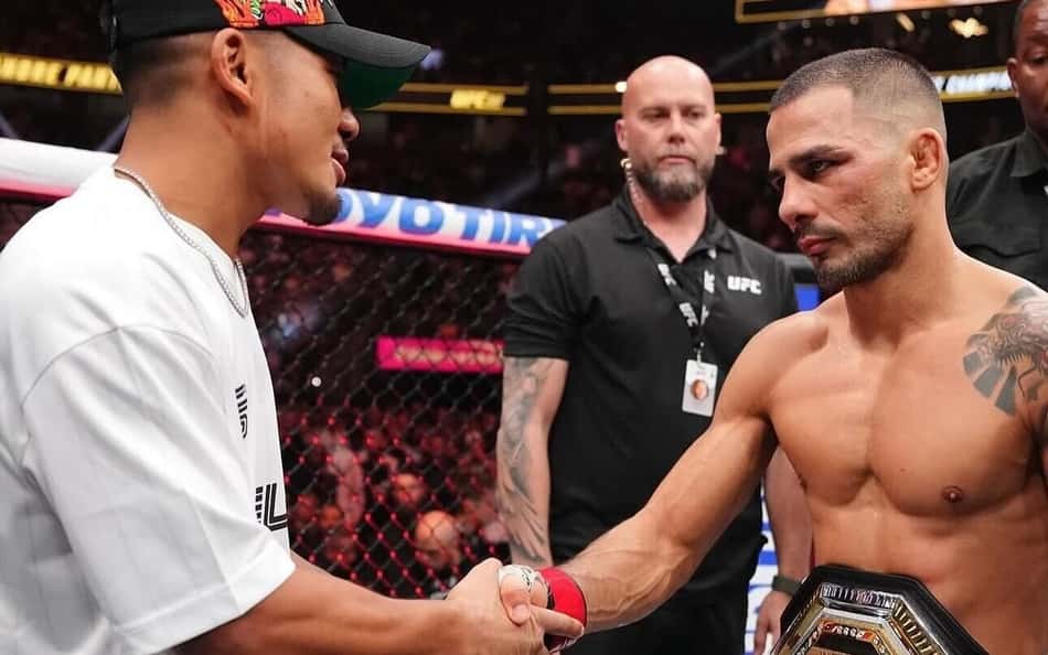 Joshua Van (esq) cumprimenta Pantoja (dir) no UFC (Foto: Reprodução/Instagram/Joshua Van)