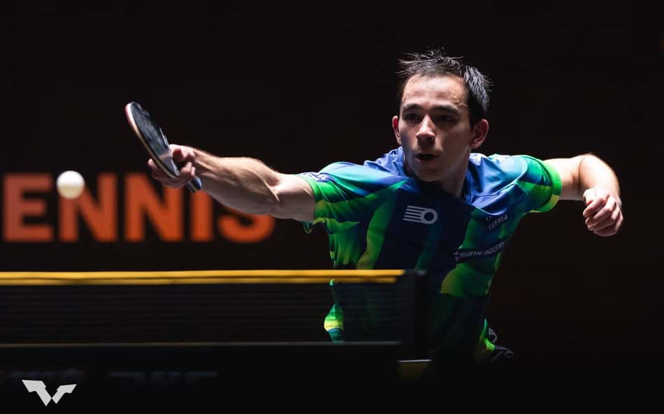 Hugo Calderano na vitória sobre o anfitrião Zhou Qihao no China Smash (Divulgação/WTT)