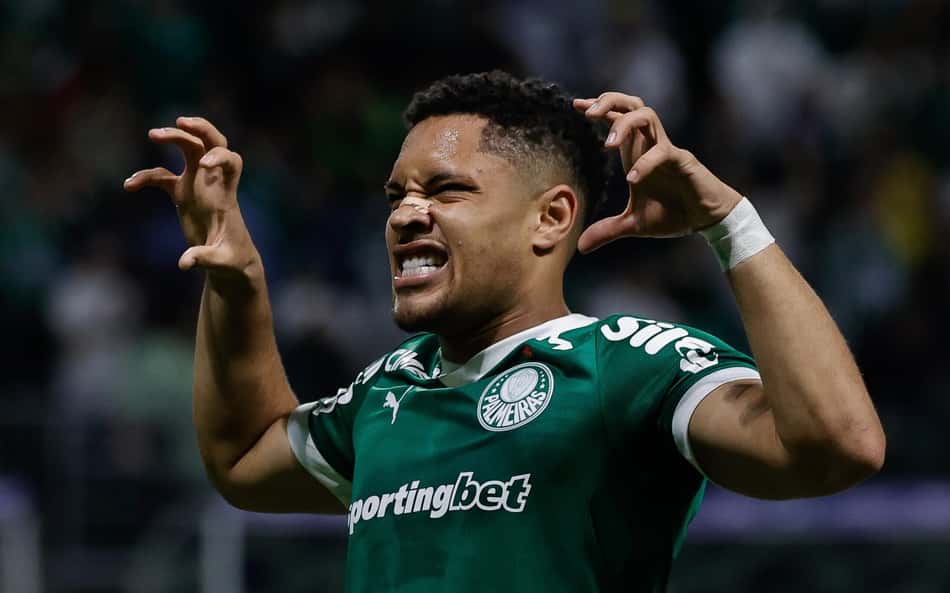 Vitor Roque, do Palmeiras, comemora gol contra o Santos (Foto: Adriana Spaccasassi Bianchi/MOCHILA PRESS)