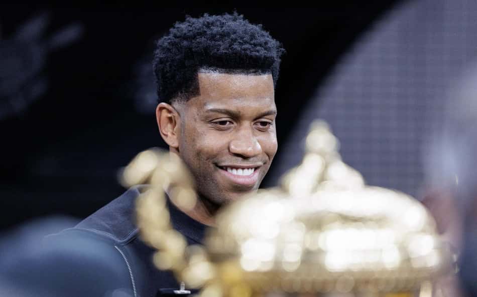 Grávida de 5 meses, influenciadora faz BO contra Gil, ex-Santos e Corinthians