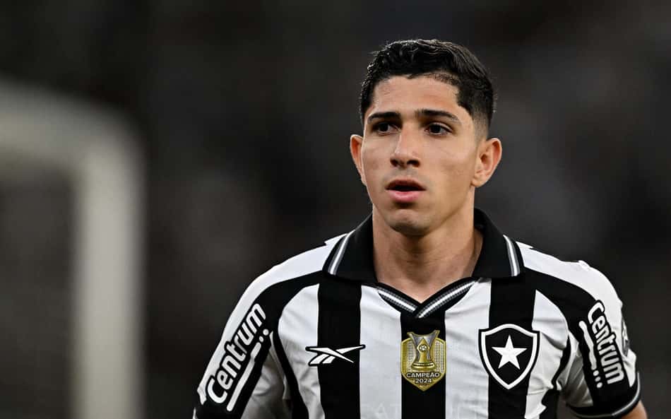 Atitude do Botafogo com Savarino divide opiniões: 'Não basta'