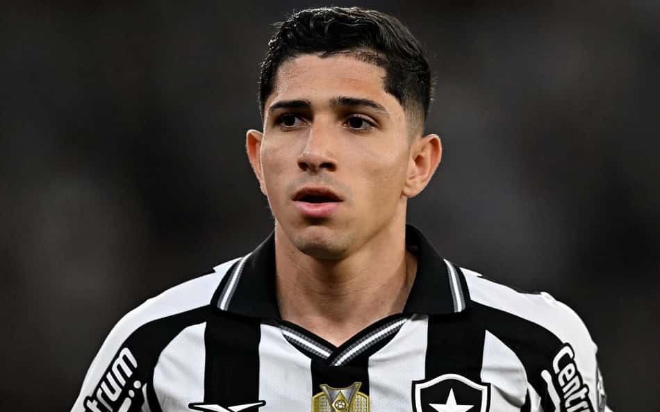 Savarino ouviu proposta do Fluminense nesta quinta-feira (8); Botafogo aguarda resposta