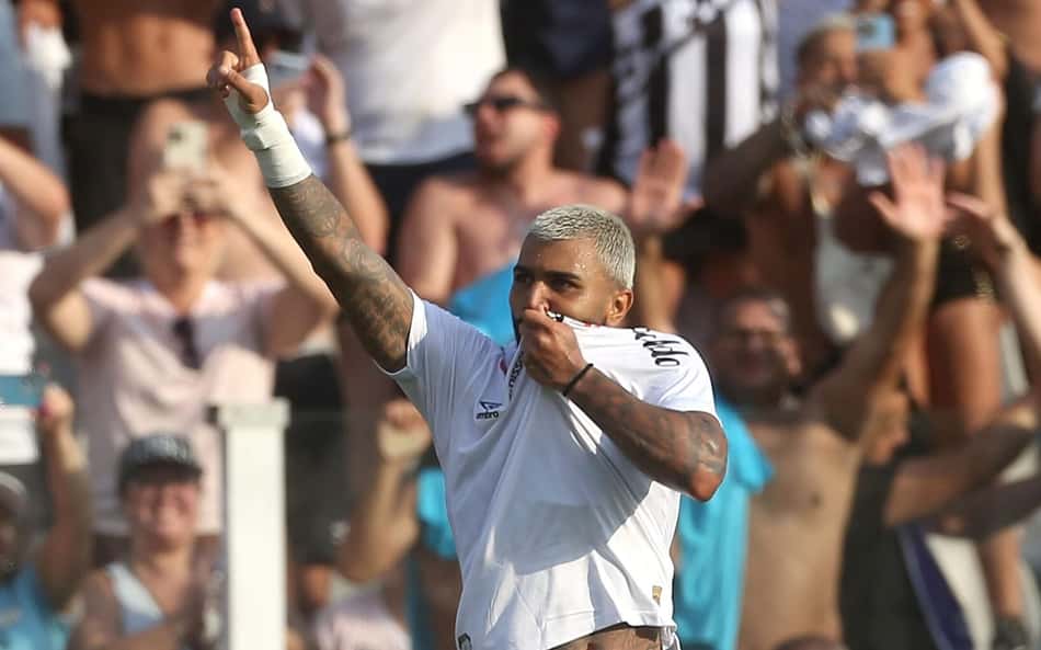 Torcedores de Flamengo e Cruzeiro reagem a gol de Gabigol: 'É muito melhor'