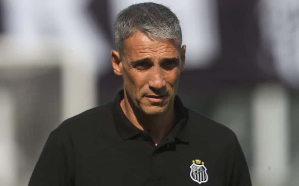 Torcedores do Santos mandam recado a Vojvoda após derrota para o Palmeiras