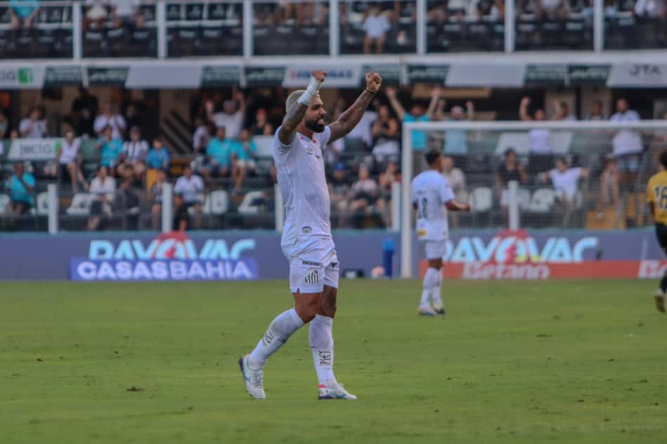 Gabriel Barbosa marca o primeiro gol pelo Santos após retornar ao time da Baixada Santista. (Foto: Raphael Campos Do Prado/MOCHILA PRESS)