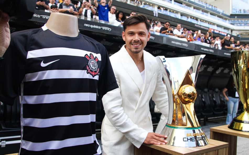 De saída, Romero é homenageado pelo Corinthians antes de duelo contra a Ponte Preta