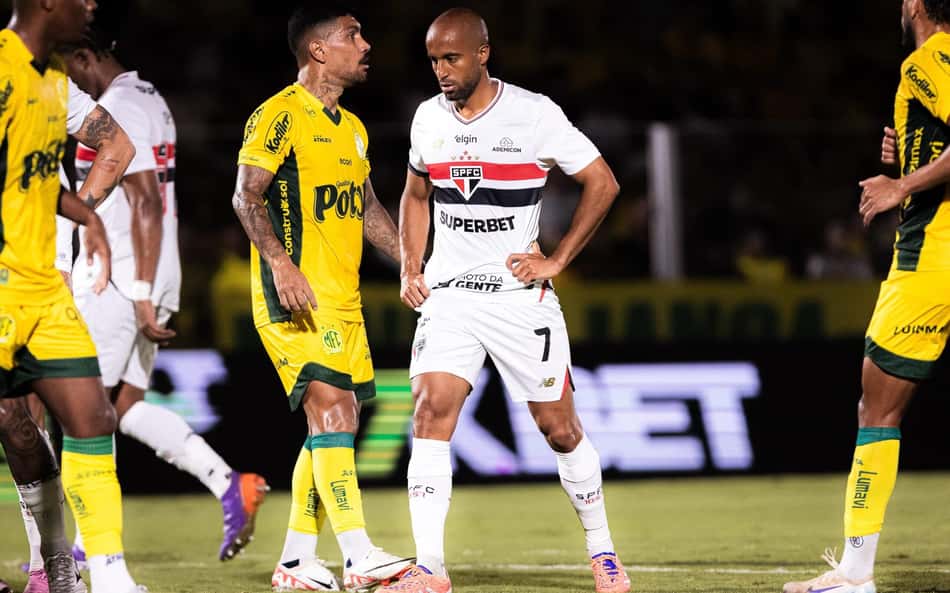 Lucas Moura em ação durante Mirassol x São Paulo (Foto: Douglas Ribeiro/Agência F8/Gazeta Press)