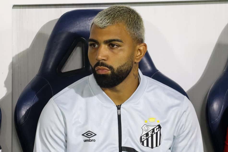 Gabriel Barbosa inicia o clássico contra o Santos no banco de reservas. (Foto: Theo Daolio/MOCHILA PRESS)