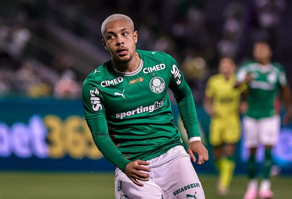 Vitor Roque , atacante do Palmeiras