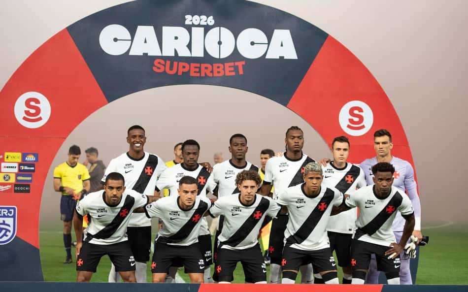 Jogadores do Vasco antes de enfrentar o Flamengo (Foto: DELMIRO DOS SANTOS JUNIOR/MOCHILA PRESS)