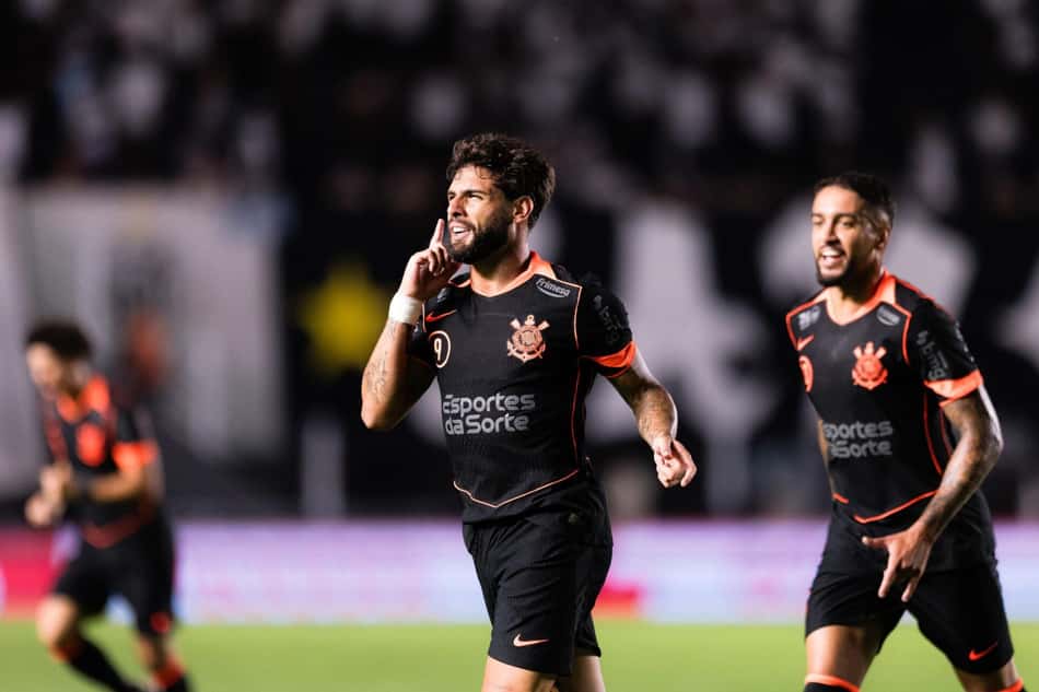 Yuri Alberto comemora gol contra o Santos na Vila Belmiro (Foto: Wanderson Oliveira/PxImages/GazetaPress)