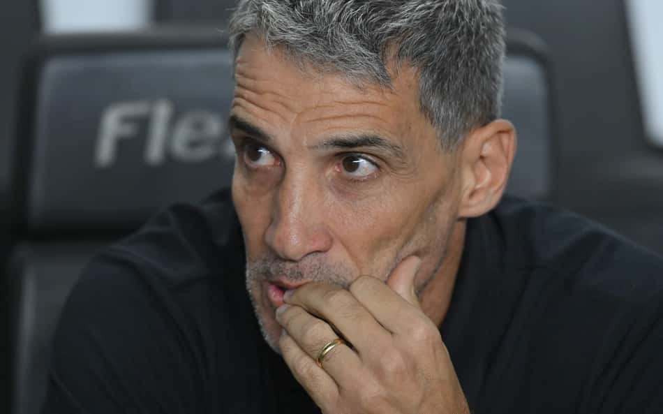 Vojvoda avalia desempenho do Santos contra o Corinthians: 'Abaixo do que vinha produzindo'