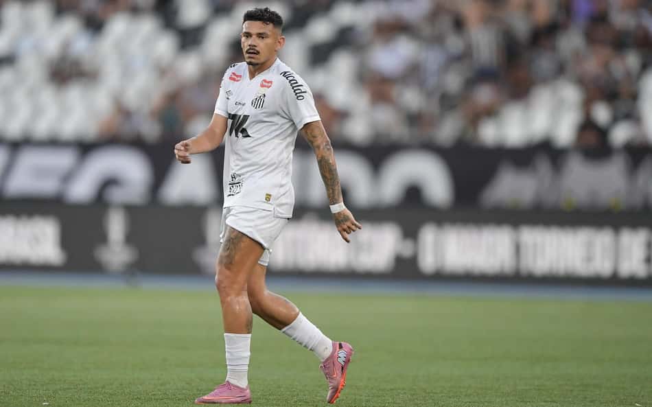 Alvo do Coritiba, Tiquinho Soares não está nos planos de Vojvoda no Santos