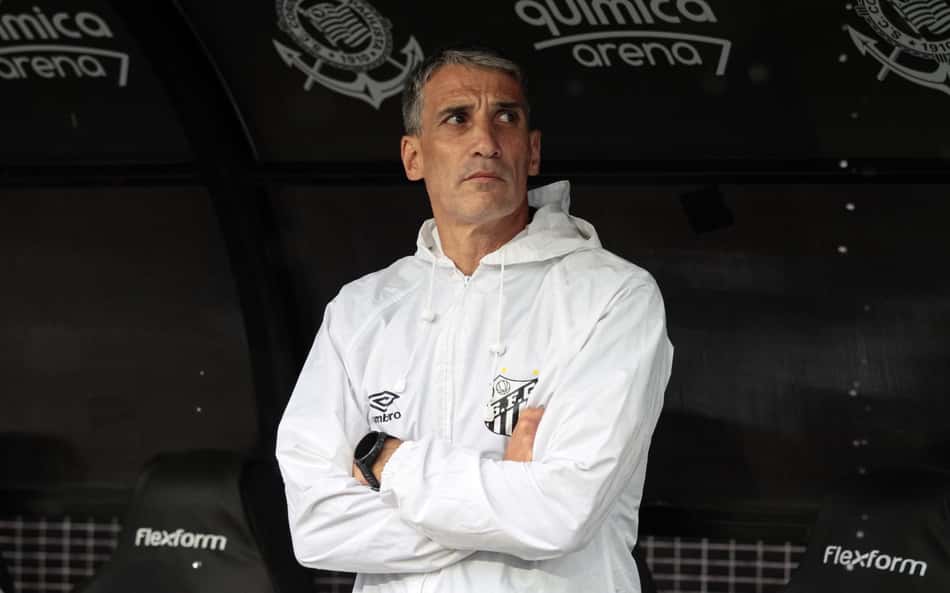 Vojvoda explica rodízio no elenco do Santos e analisa empate: 'Temos que trabalhar'