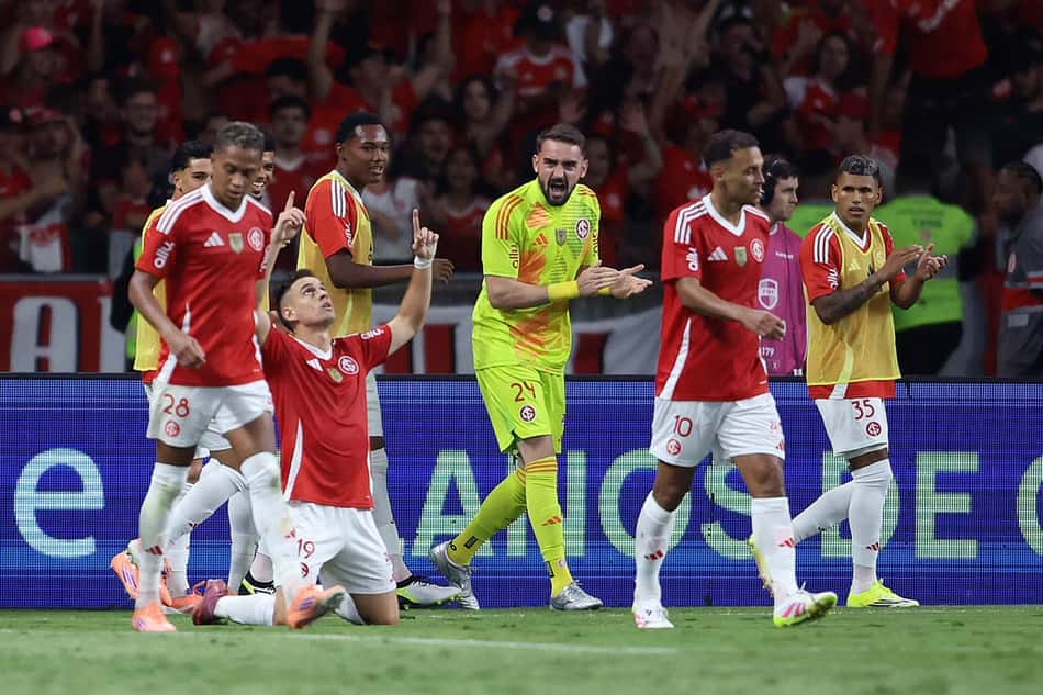 Rafael Borré, atacante do Internacional comemora gol