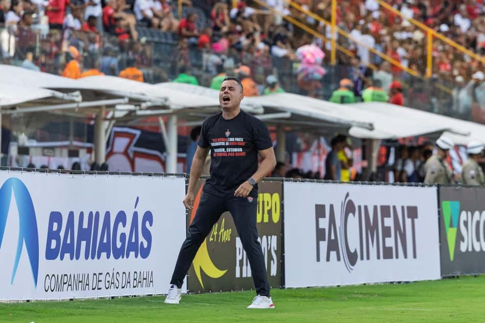 Jair Ventura em Vitória x Bahia no Barradão, pelo Campeonato Baiano (Foto: Junior Damasceno/MyPhoto Press/Gazeta Press)