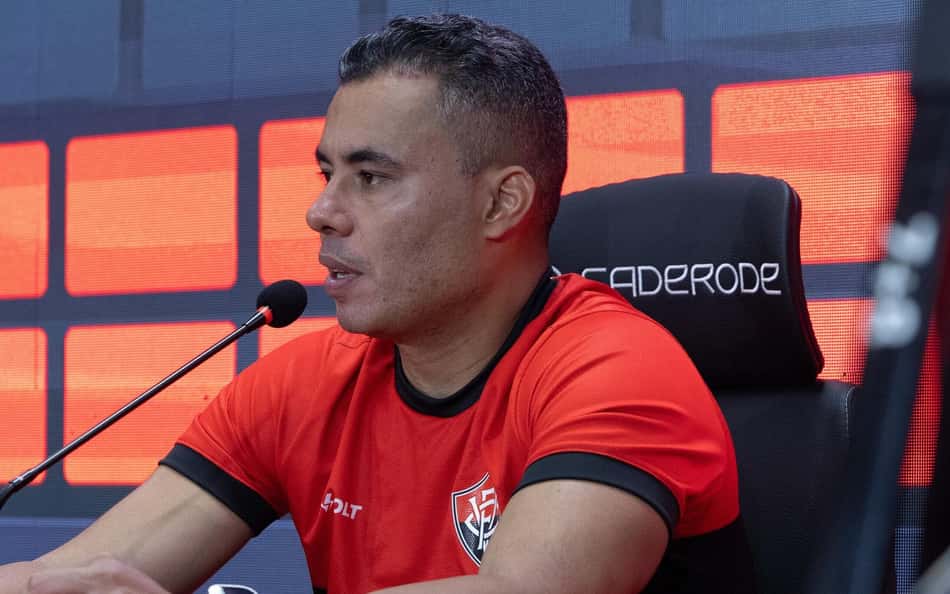 Jair Ventura explica mudanças no Vitória e projeta estreias