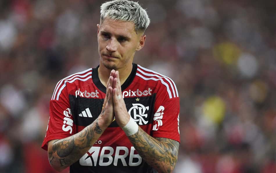 Atitude de Varela irrita torcedores do Flamengo: 'Não se ajuda'