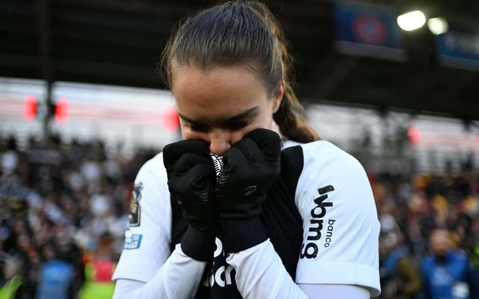 Meia do Corinthians minimiza favoritismo do Arsenal: 'Podem continuar desacreditando da gente'