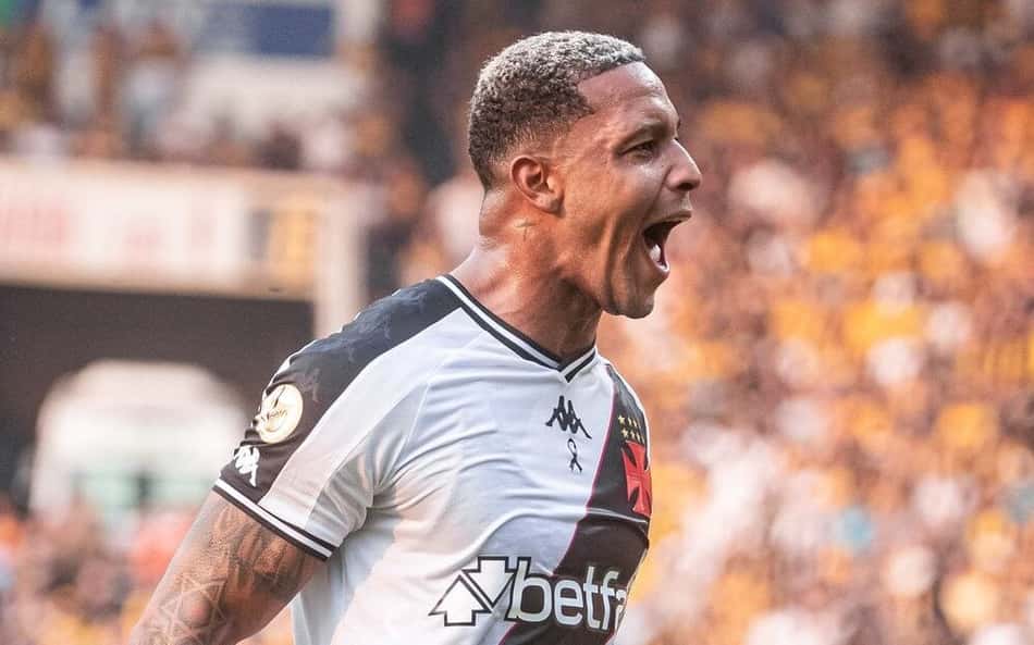 David encaminha saída ao Vitória e aguarda Vasco por pendências contratuais