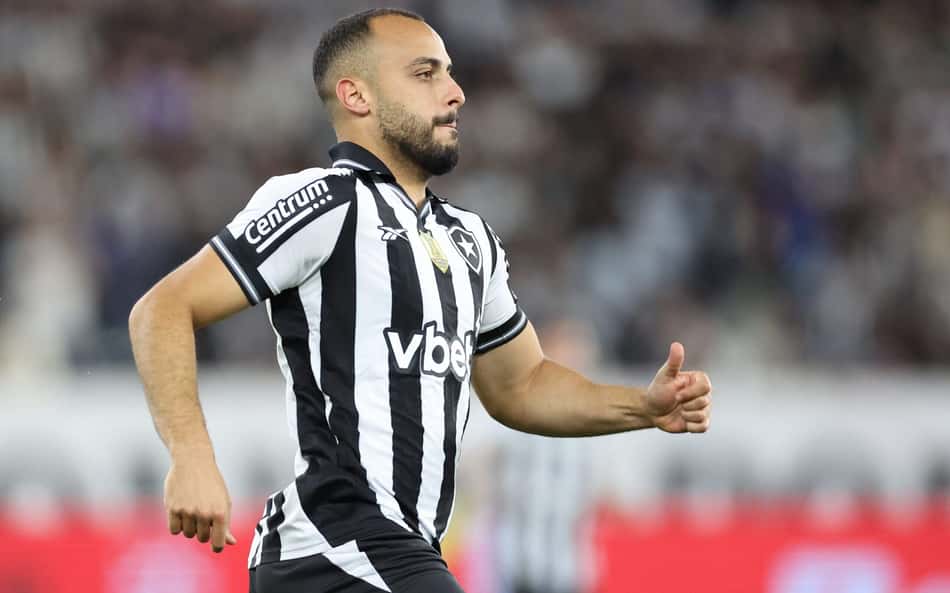 Arthur Cabral conta com confiança interna após férias para engrenar no Botafogo