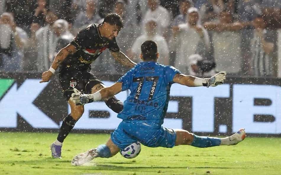 São Paulo e Santos se enfrentaram em três oportunidades na última tremporada. (Foto: Rubens Chiri/ SPFC)