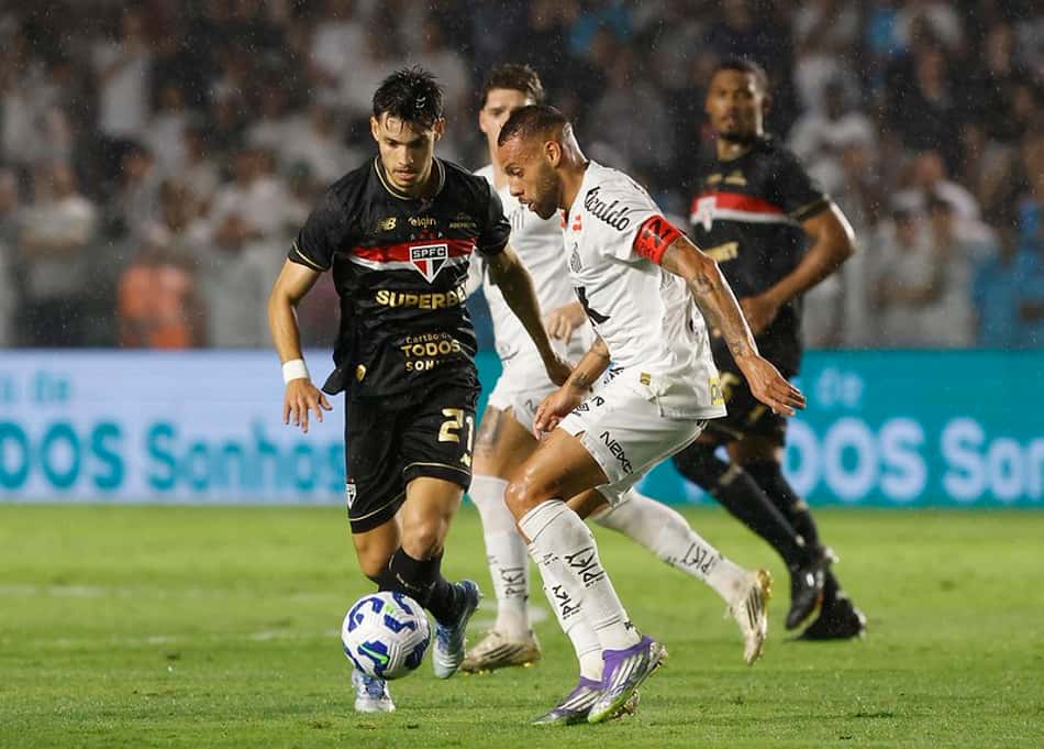  Bobadilla e Guilherme em clássico SanSão na Vila Belmiro. (Foto: Rubens Chiri/ SPFC)