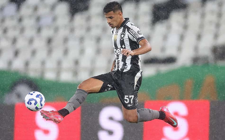 Botafogo acerta venda de David Ricardo para o Dínamo Moscou, da Rússia