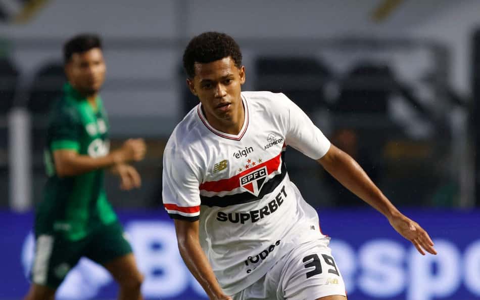 Web reage a golaço de joia do São Paulo: 'O gol que Pelé não fez'