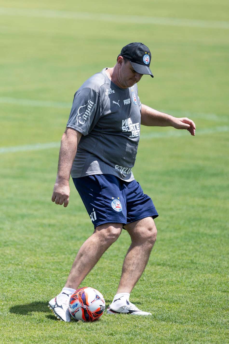 Rogério Ceni comanda treino do Bahia no CT Evaristo de Macedo (Foto: Rafael Rodrigues / EC Bahia)