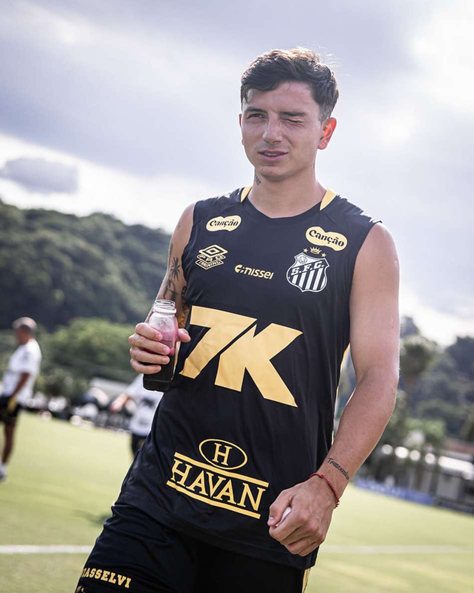Álvaro Barreal ainda não foi regularizado no BID da CBF após ter sido comprado pelo Santos. (Foto: Raul Baretta/ Santos FC)