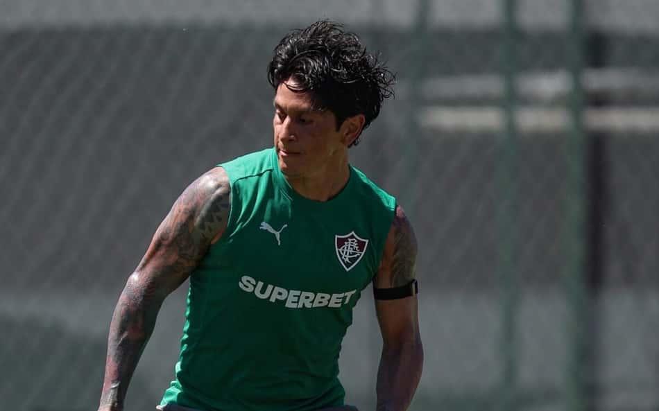 Fluminense atualiza quadro de Cano após cirurgia no joelho