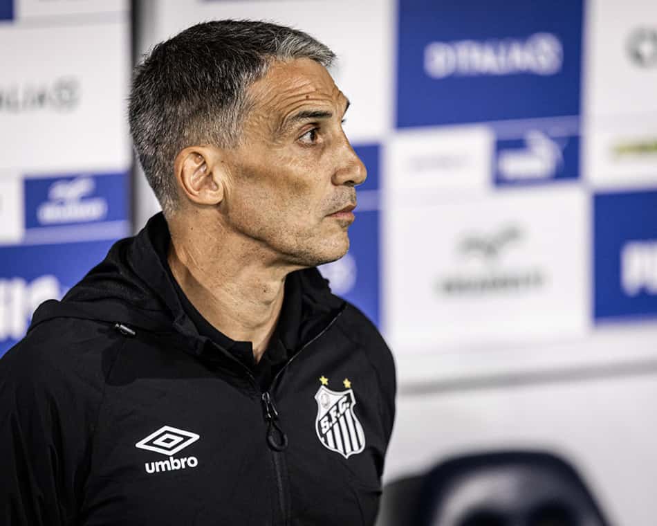 Vojvoda no comando do Santos diante do Palmeiras, na Arena Barueri. (Foto: Raul Baretta / Santos FC)
