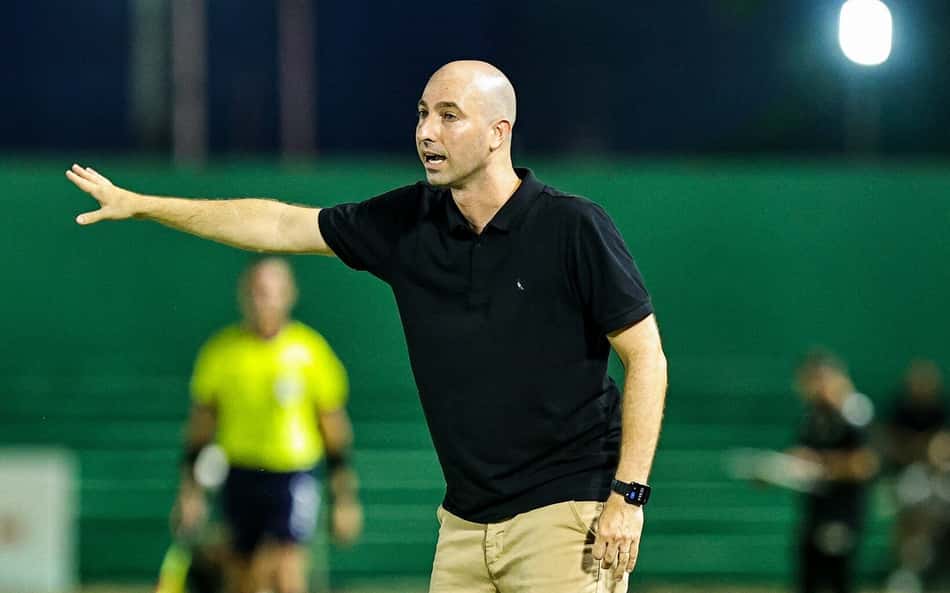 Técnico do Sub-20, Rodrigo Bellão comandou o Botafogo na estreia do Carioca (Foto: Arthur Barreto/Botafogo)