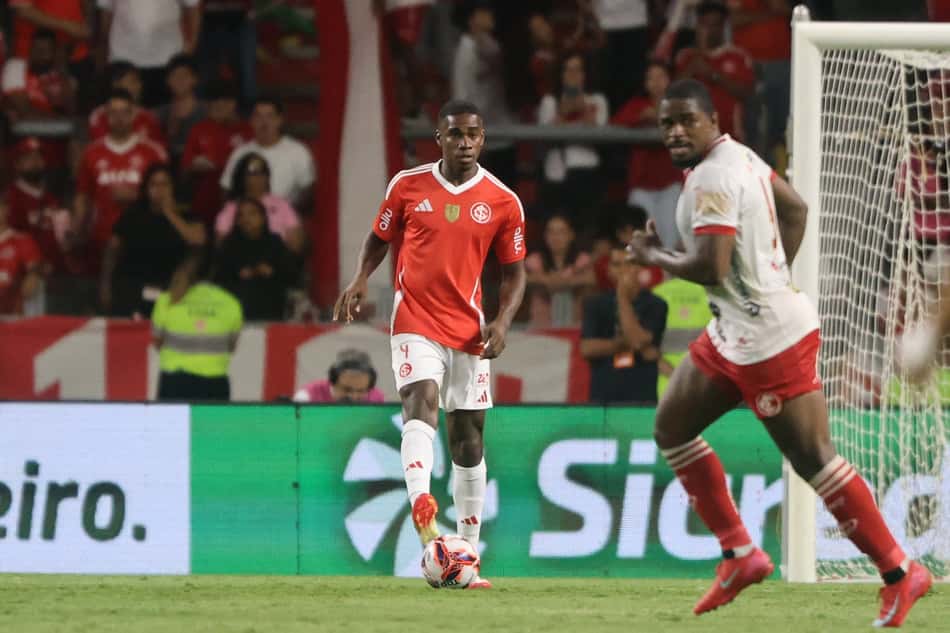 Falha de Félix Torres repercute após gol sofrido pelo Internacional contra Athletico (Foto: Ricardo Duarte/SC Internacional)