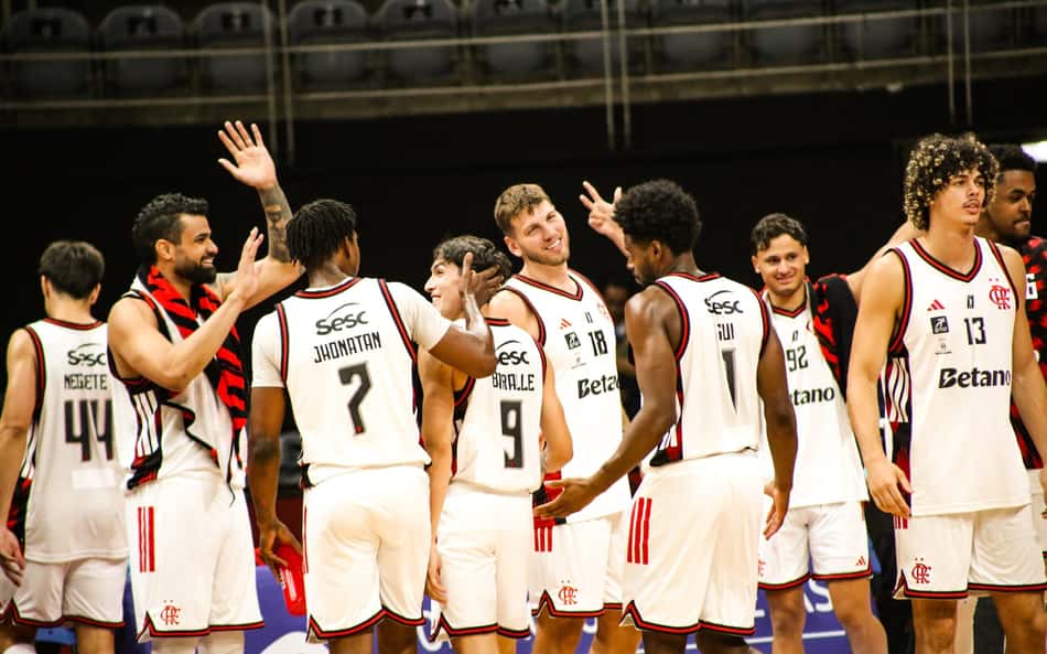 Com drama, Flamengo bate Mogi e foca no penta do Super 8